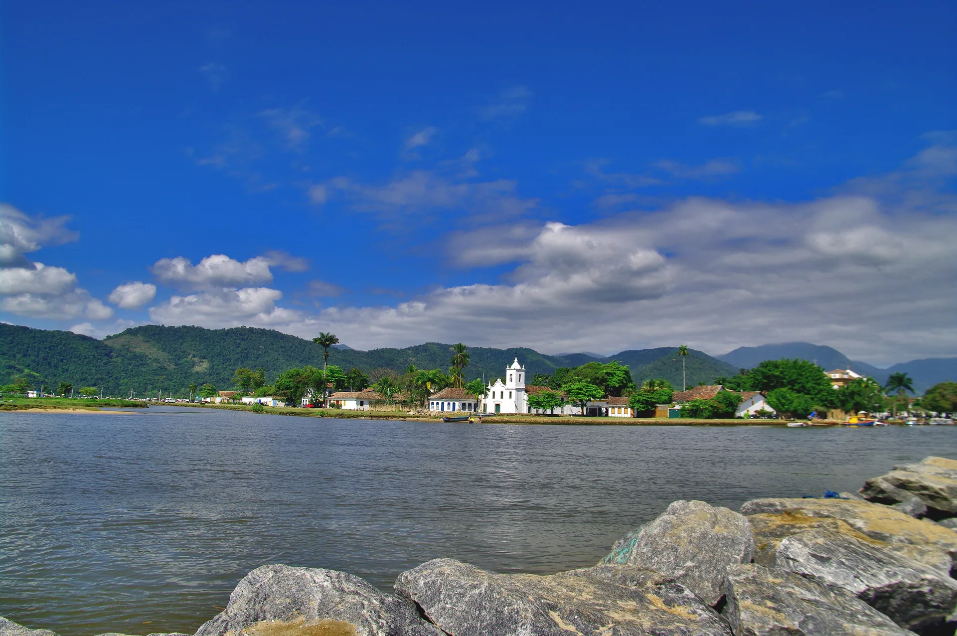 Vista panorâmica da baía de Paraty