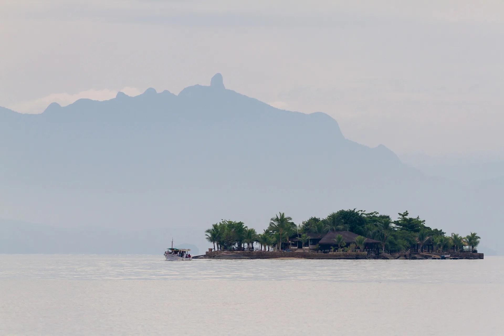 Ilha Rasa na baía de Paraty